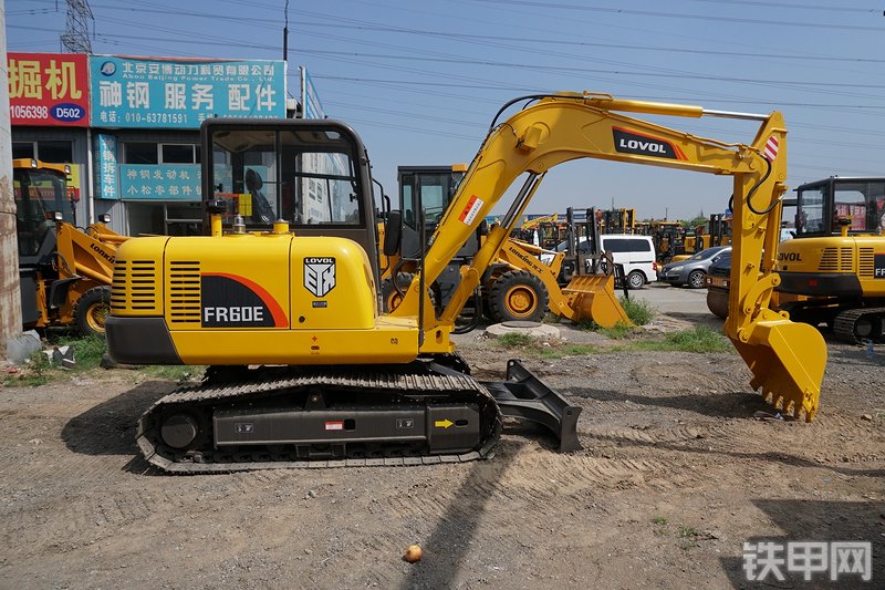 雷沃重工FR60E挖掘机整机外观
