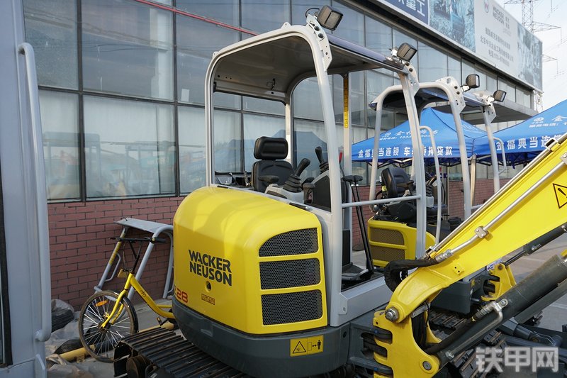 威克诺森EZ28挖掘机整机外观