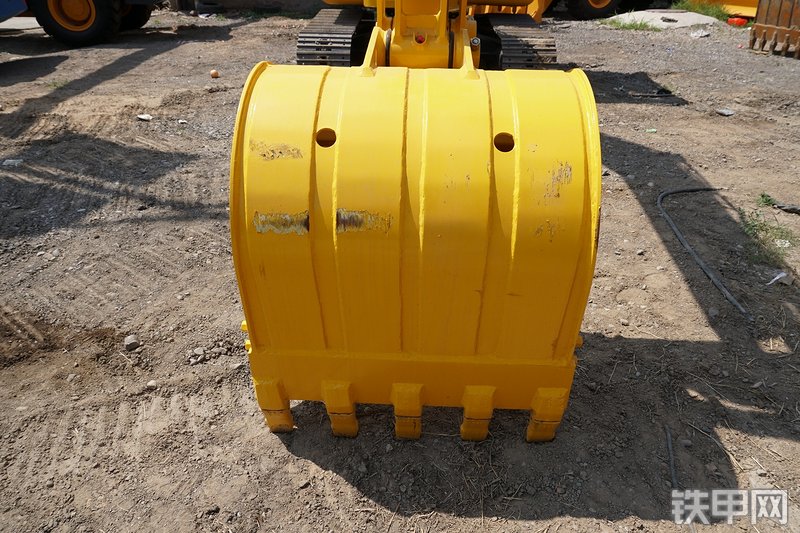 雷沃重工FR65E挖掘机局部