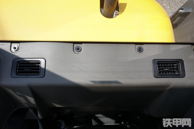 雷沃重工FR65E挖掘机局部