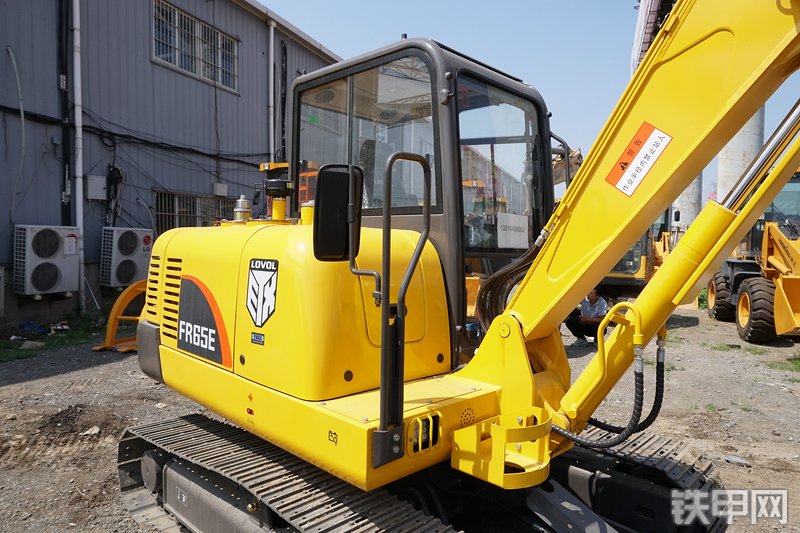 雷沃重工FR65E挖掘机整机外观