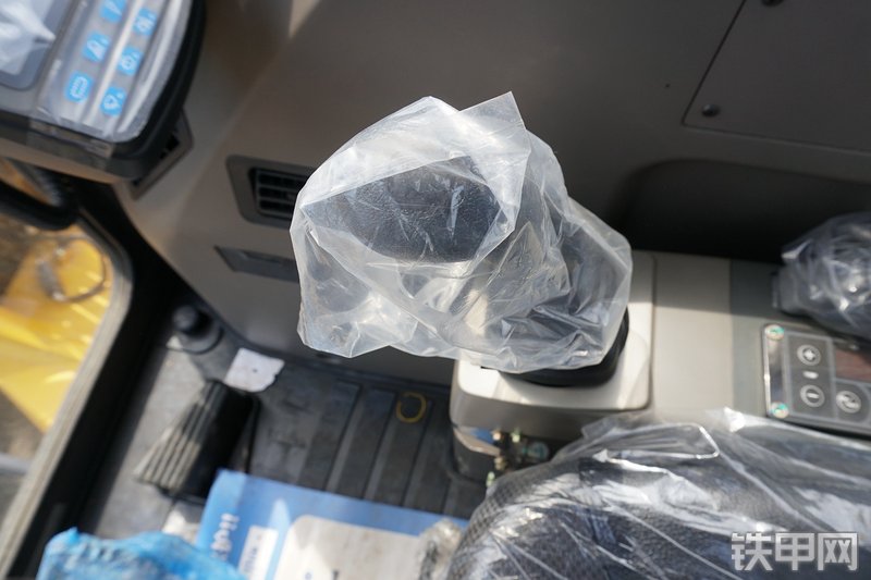 雷沃重工FR60E挖掘机局部