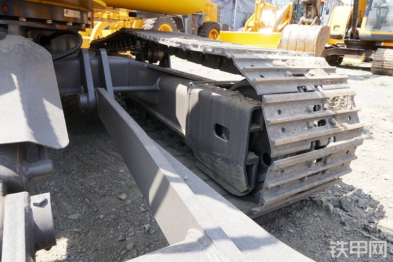 雷沃重工FR65E挖掘机局部