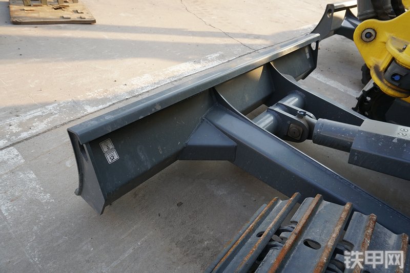 威克诺森EZ38挖掘机局部