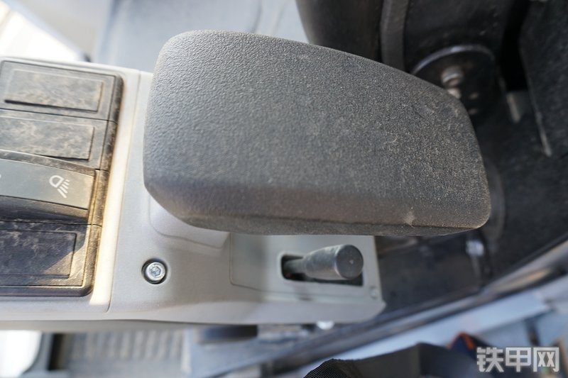 威克诺森EZ28挖掘机局部