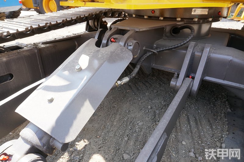 雷沃重工FR65E挖掘机局部