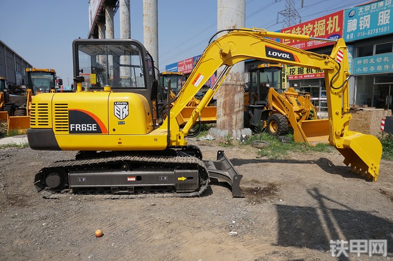 雷沃重工FR65E挖掘机整机外观