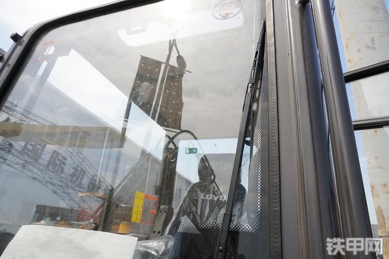 雷沃重工FR60E挖掘机局部