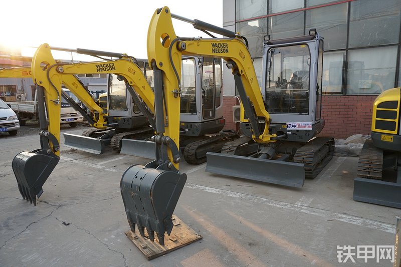 威克诺森EZ38挖掘机整机外观