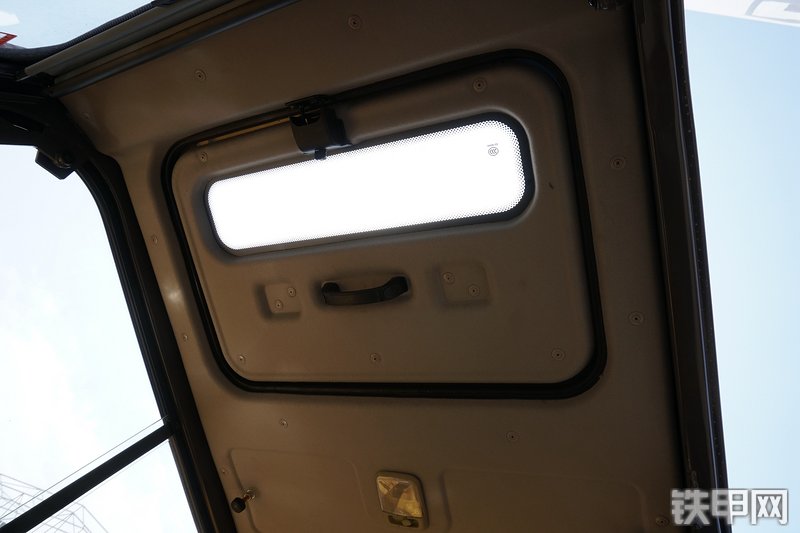 雷沃重工FR65E挖掘机局部