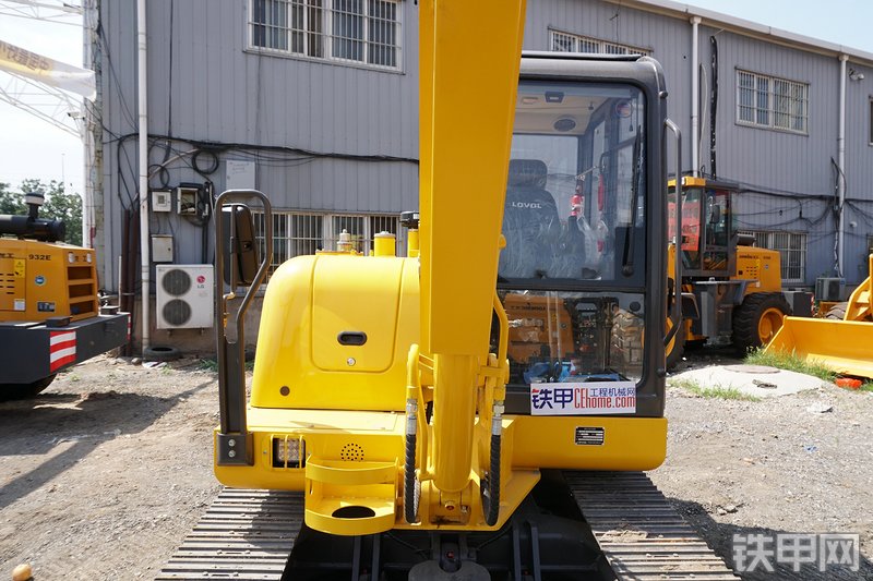 雷沃重工FR65E挖掘机整机外观