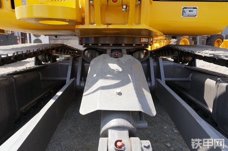 雷沃重工FR65E挖掘机局部