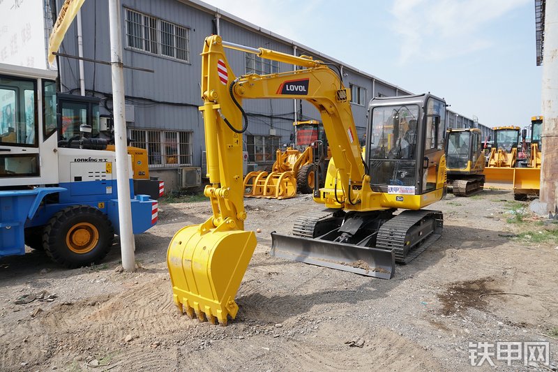 雷沃重工FR60E挖掘机整机外观