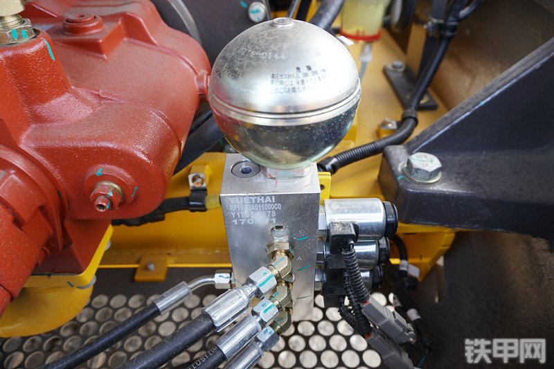 雷沃重工FR60E挖掘机局部