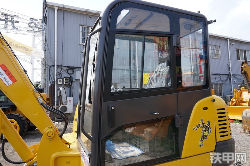 雷沃重工FR60E挖掘机局部