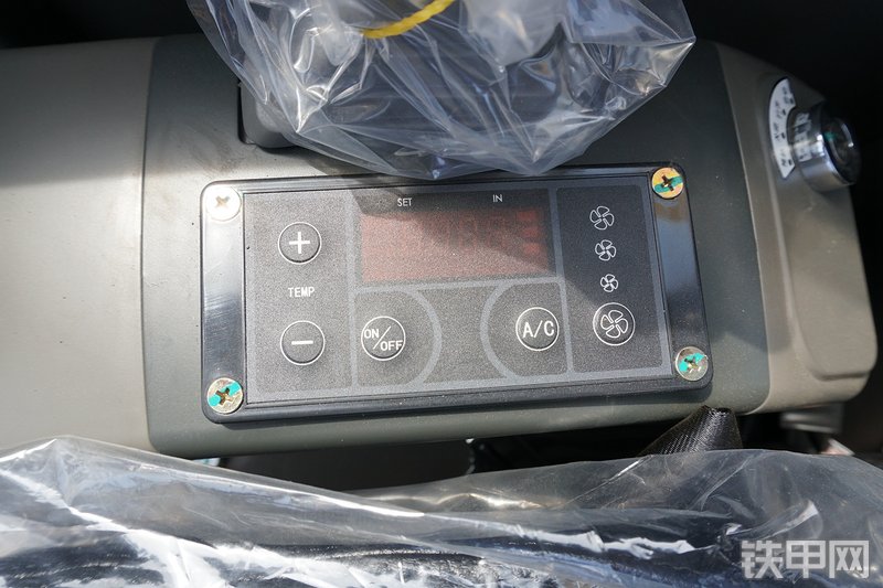 雷沃重工FR60E挖掘机局部