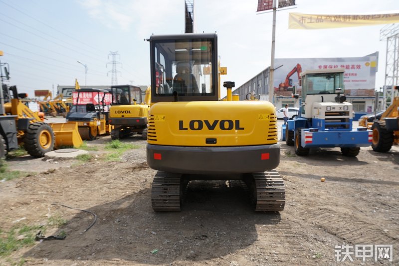 雷沃重工FR60E挖掘机整机外观