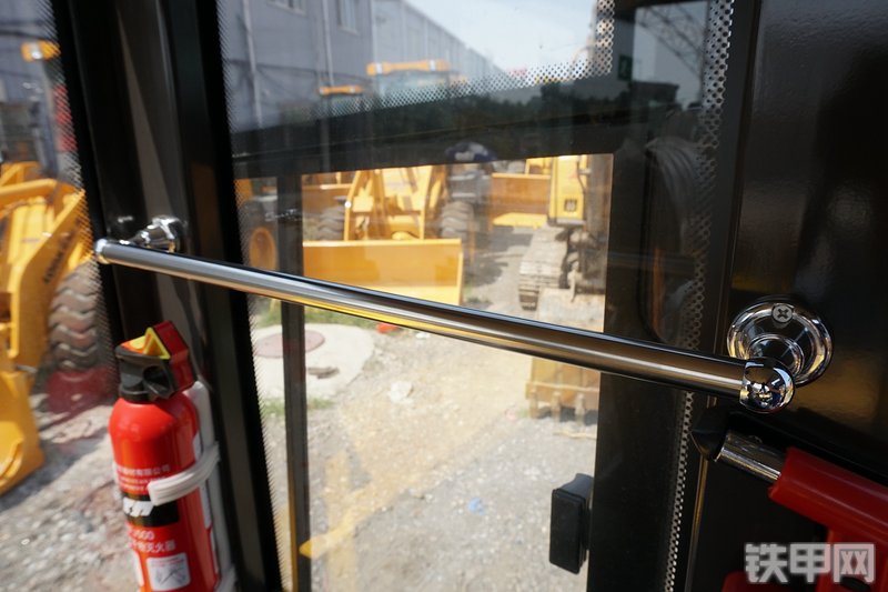 雷沃重工FR65E挖掘机局部