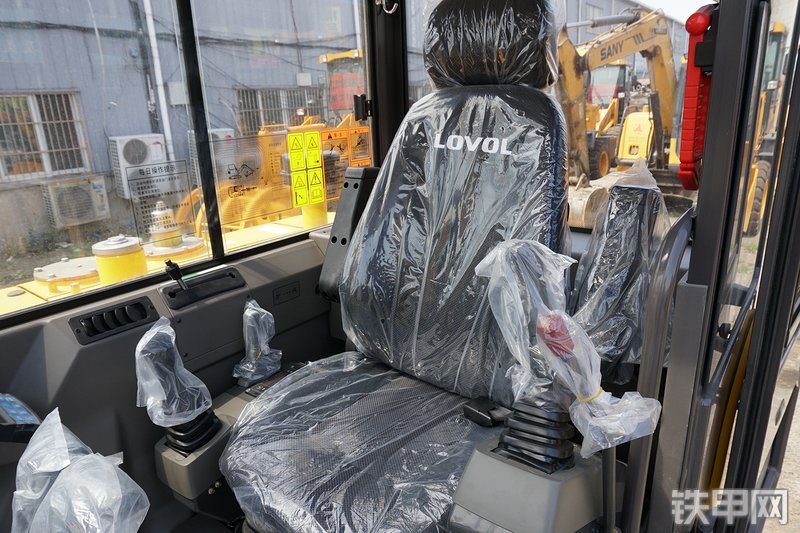 雷沃重工FR60E挖掘机局部