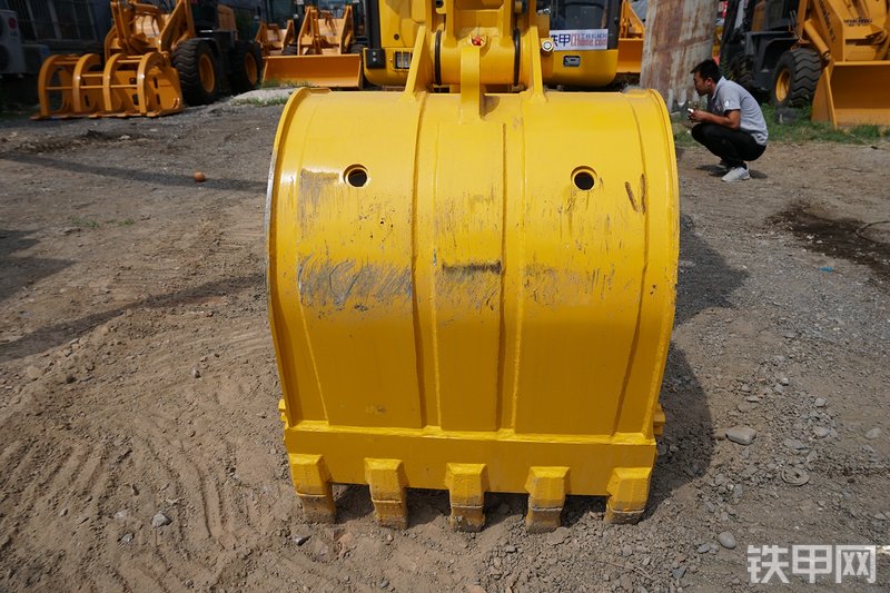 雷沃重工FR60E挖掘机局部