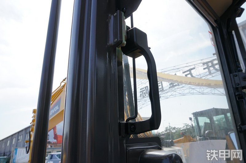 雷沃重工FR60E挖掘机局部