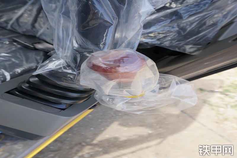 雷沃重工FR60E挖掘机局部