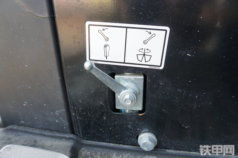 威克诺森EZ17挖掘机局部