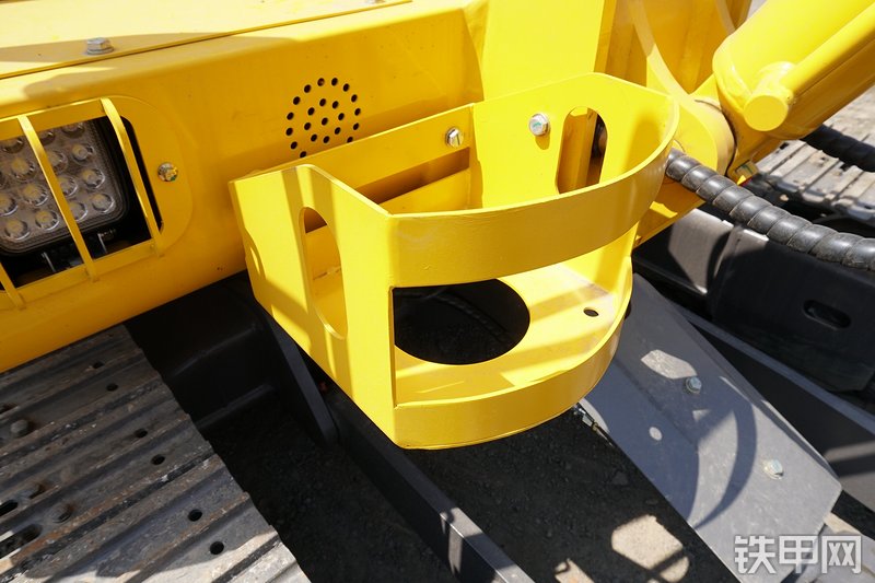 雷沃重工FR65E挖掘机局部