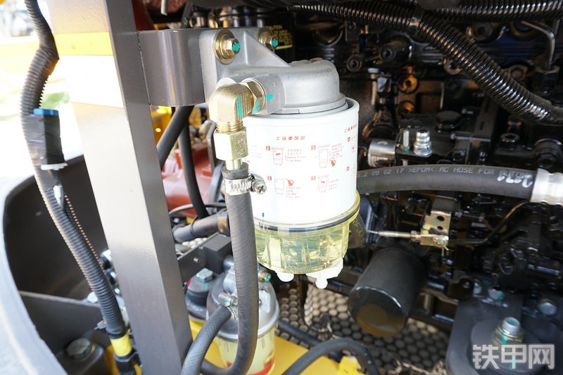 雷沃重工FR65E挖掘机局部