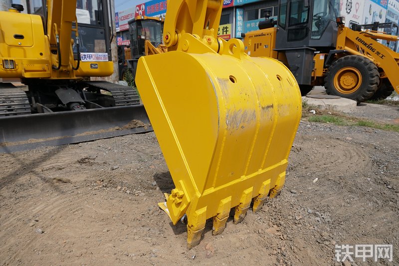 雷沃重工FR60E挖掘机局部