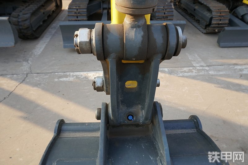 威克诺森EZ38挖掘机局部