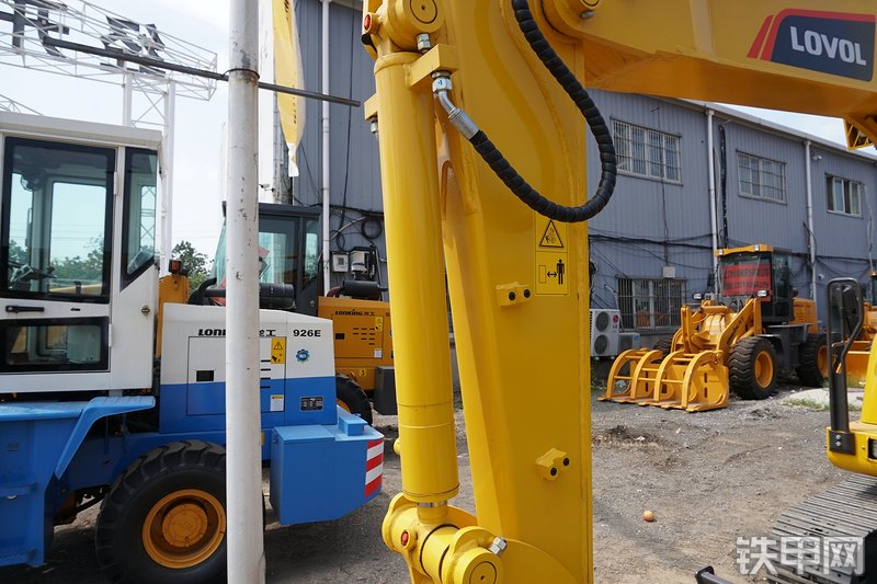 雷沃重工FR60E挖掘机局部