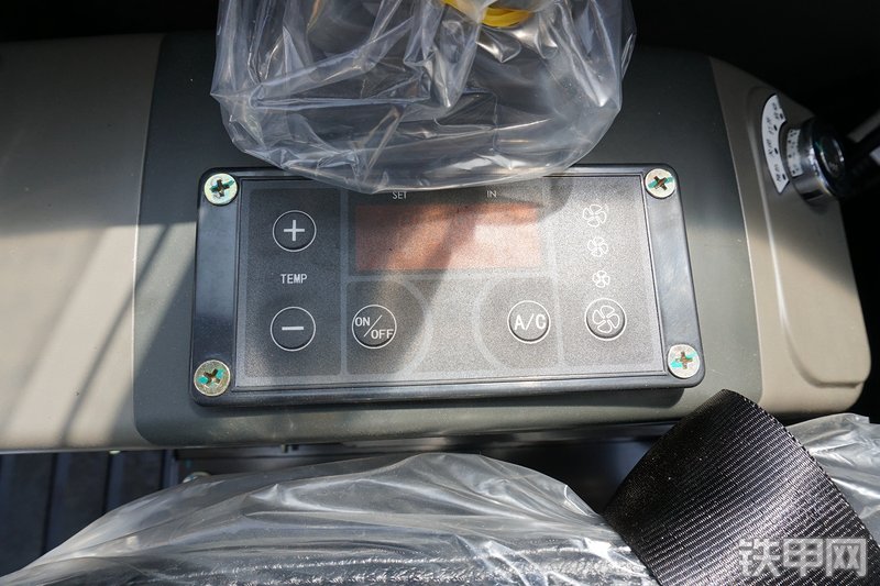 雷沃重工FR65E挖掘机局部