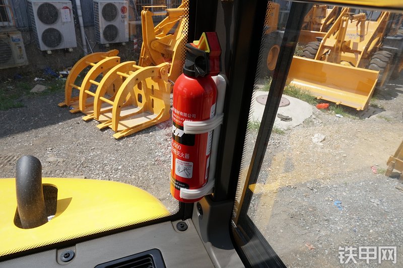 雷沃重工FR65E挖掘机局部