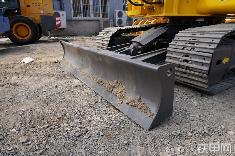 雷沃重工FR60E挖掘机局部