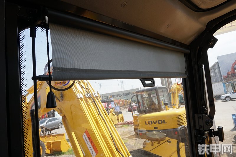 雷沃重工FR65E挖掘机局部