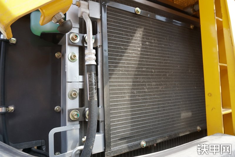 雷沃重工FR60E挖掘机局部