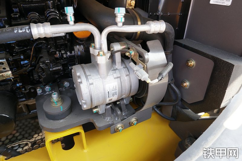 雷沃重工FR65E挖掘机局部