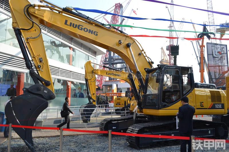 柳工CLG925E挖掘机整机外观