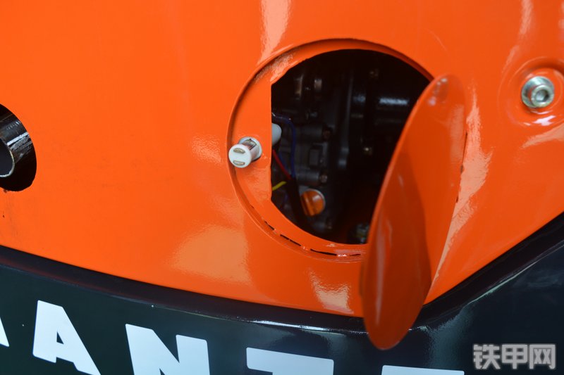 南特机械NT10挖掘机局部