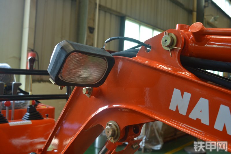 南特机械NT10挖掘机局部