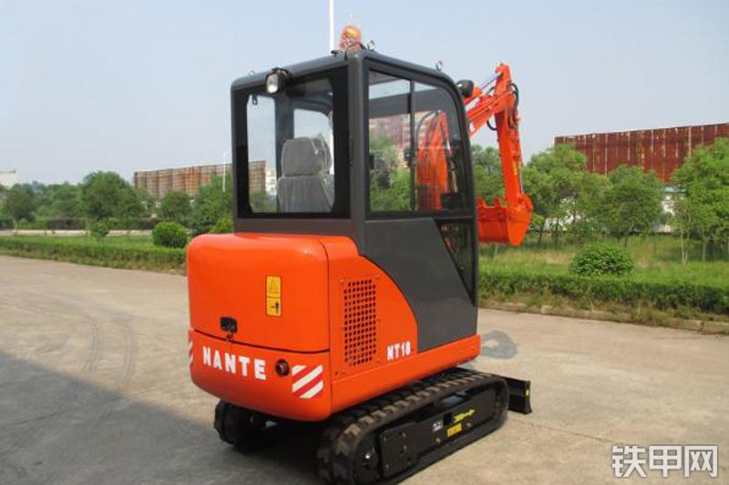 南特机械NT18（敞篷）挖掘机整机外观