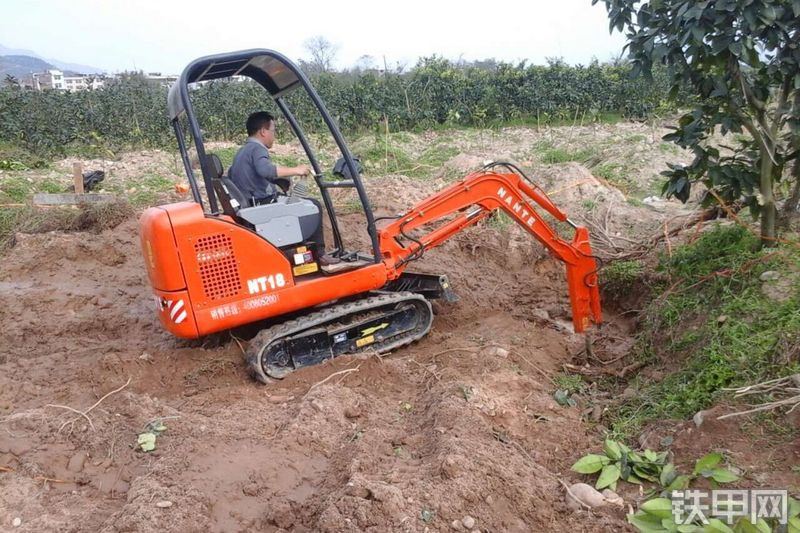 南特机械NT18（敞篷）挖掘机整机外观