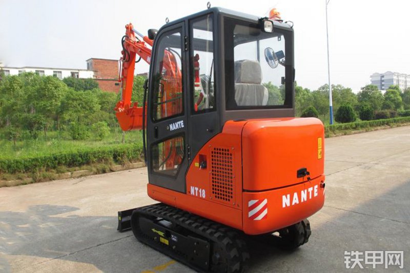 南特机械NT18（敞篷）挖掘机整机外观