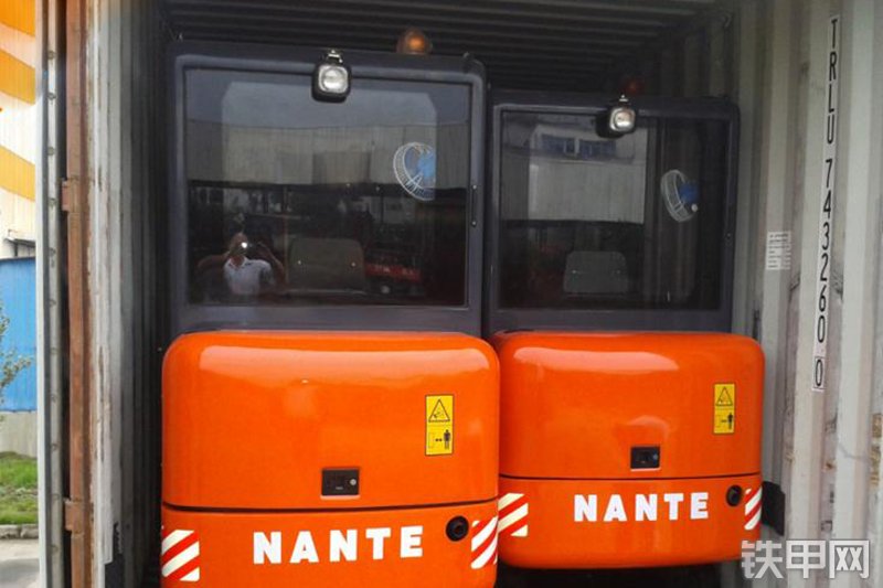 南特机械NT18（敞篷）挖掘机整机外观