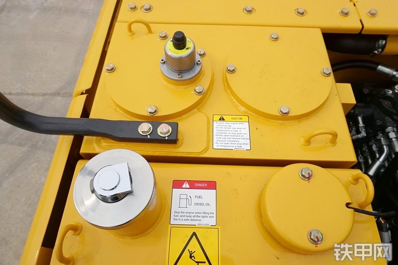 山重建机MC76-9挖掘机局部