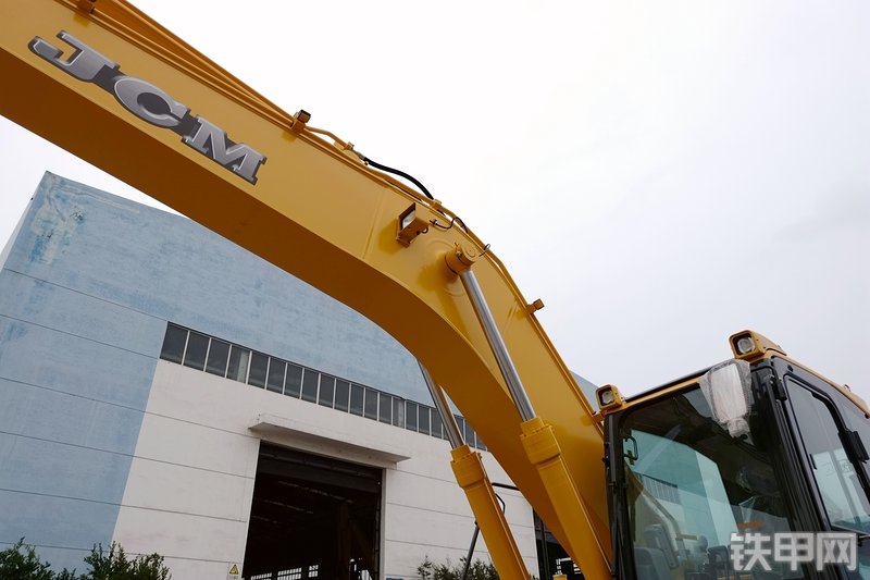 山重建机MC216-9挖掘机局部