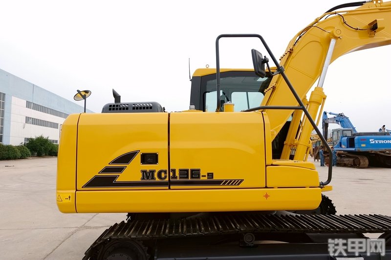 山重建机MC136-9挖掘机整机外观