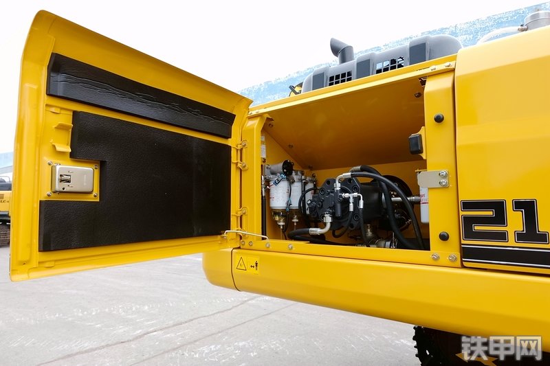 山重建机MC216-9挖掘机局部