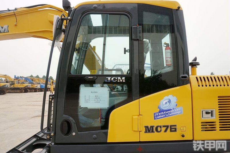 山重建机MC76-9挖掘机局部